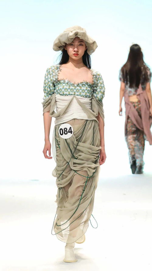 东华大学2017级服装设计专业毕业秀 一场关于传承、思辨与未来的时尚对话